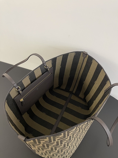 フェンディバッグ角部分ディテール